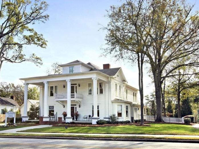 Sparrow Grove Manor Monroe Exterior photo